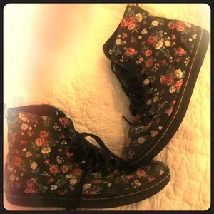 Vintage Dr. Martens Hi-Top Hackney Floral Sneaker